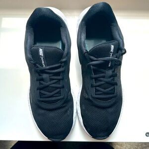 Nike Revolution Black/White Running Shoes Mens 11